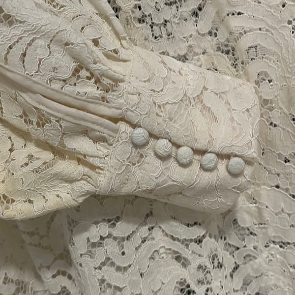 Beautiful Lace top - Picture 2 of 5